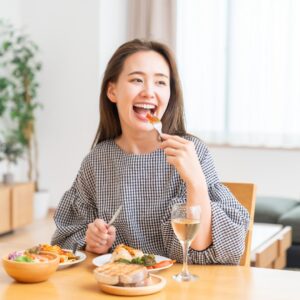 La mastication : protège la beauté, la structure du visage! Et aussi l’intestin, protège nos dents et l’assimilation.